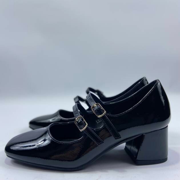 Χαμηλές γόβες με λουράκια-μαυρα