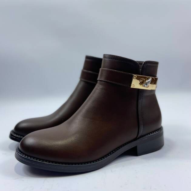 Καφέ μποτακι με χρυσή αγραφα