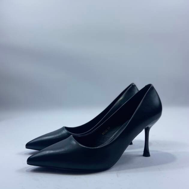 Μαύρη γοβα ματ με λουστρίνι τακούνι