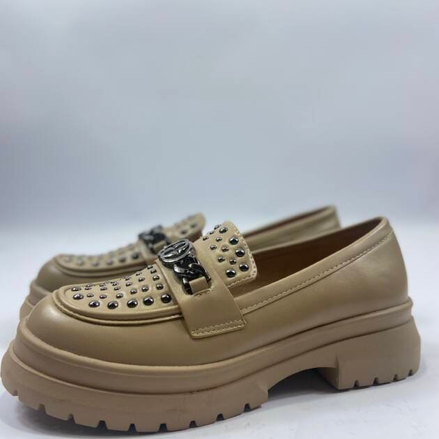 Loafers μπεζ με ασημί τρουκς