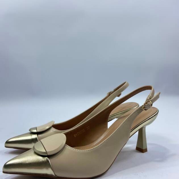 Γόβα mules μπεζ με χρυσή λεπτομέρεια