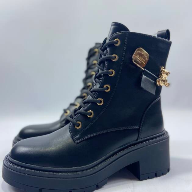 Αρβύλακι με χρυσή λεπτομέρεια