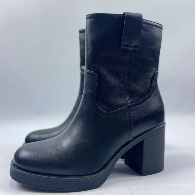 Μαύρο μποτακι με τετράγωνο τακούνι