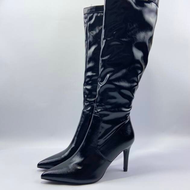 Μπότα λουστρίνι με λεπτό τακούνι